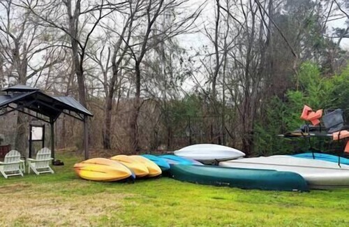 Uncertain Boat Rental | Experience Caddo Lake Houseboat: Rated 10/10, Breakfast Included