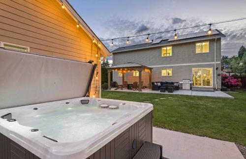 Dundee House | Pet-Friendly Kef House with Hot Tub and Family Amenities