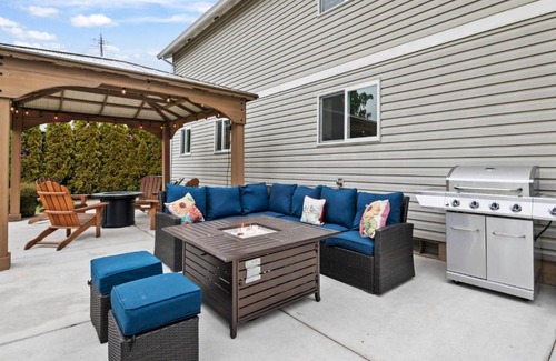 Dundee House | Pet-Friendly Kef House with Hot Tub and Family Amenities
