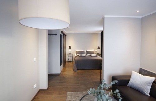 Innri-Njarthvik House | Inviting Keflavik Micro Suites with Breakfast & Kitchen Access