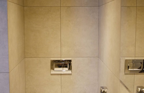 Innri-Njarthvik House | Inviting Keflavik Micro Suites with Breakfast & Kitchen Access