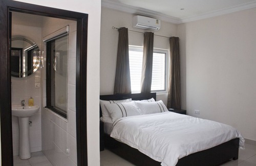 Dansoman Hotel | Discover Kegali Hotel: Family-Friendly with Pool & Dining
