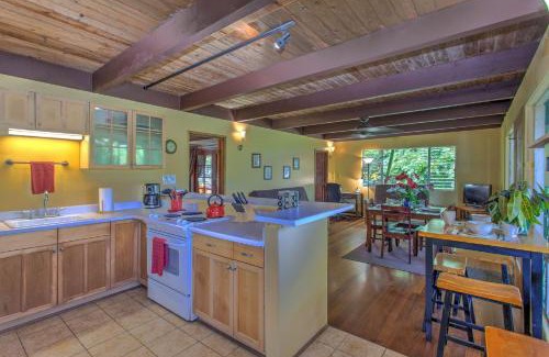 Kehena Beach Estates House | Experience Kehena Treetop Bungalow with Family-Friendly Amenities