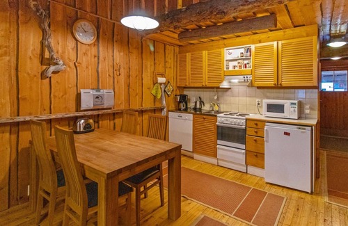 Pyhatunturi House | Relax at Keidaskero b 9 with Lake Views & Spa Amenities