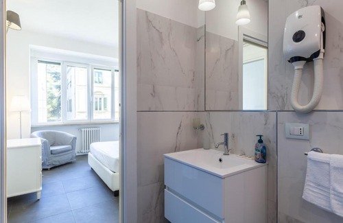 Pisa City Centre Apartment | Experience Keith Haring - Giallo: Family & Pet Friendly Stay