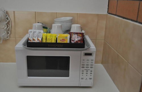 Keith Hotel | Cozy Stay at Keith Motor Inn with Breakfast & Kitchen Access