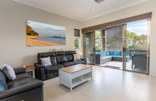 Bongaree Apartment | Top-Rated Oceanfront Retreat: Keith's on Pumicestone