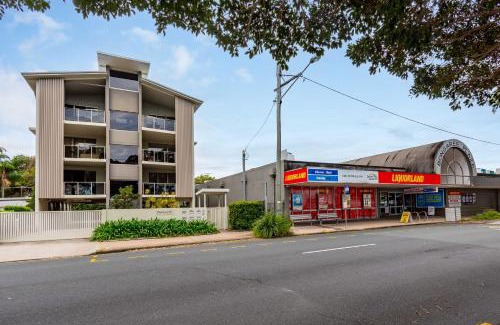 Bongaree Apartment | Top-Rated Oceanfront Retreat: Keith's on Pumicestone