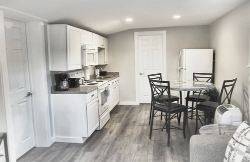 Keizer House | Pet-Friendly Keizer Rapids Mini Estate Near In-N-Out
