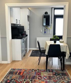 Trabzon Apartment | Discover Keles Home: Family-Friendly Stay with Breakfast