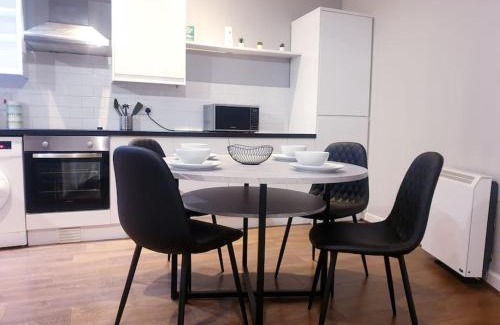 Neepsend Apartment | Kelham Island City Centre: Stylish 2 BD with Free Parking