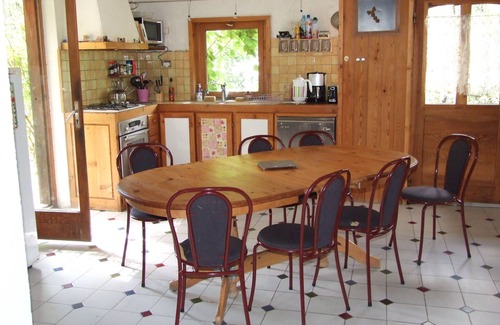 Les Vigneaux Ski Chalet | Discover Keller Chalet: Family-Friendly with Pool & Breakfast