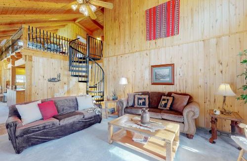 South Fork House | Welcoming Keller's Mountain Cabin - Rated 9/10 for Families