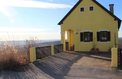 Eisenberg an der Pinka House | Discover Kellerstöckl Eisenberg: Ideal for Families & Pets