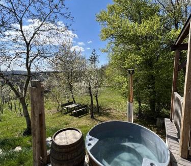 Guessing House | Unforgettable Kellerstöckl Hütter: Hot Tub & 10/10 Reviews