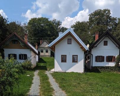 Nagysaroslak Apartment | Family-Friendly Kellerstöckl in Scenic Uhudlerland