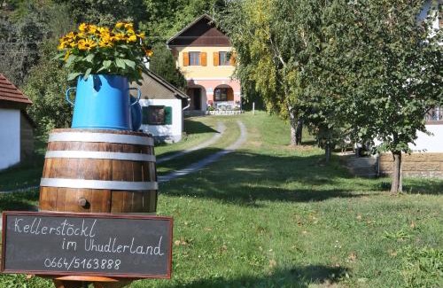 Nagysaroslak House | Discover Kellerstöckl im Uhudlerland: Family-Friendly Retreat