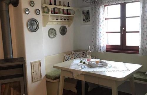 Eberau Apartment | Pet-Friendly Kellerstöckl Knopf: Rated 9.7 with Breakfast