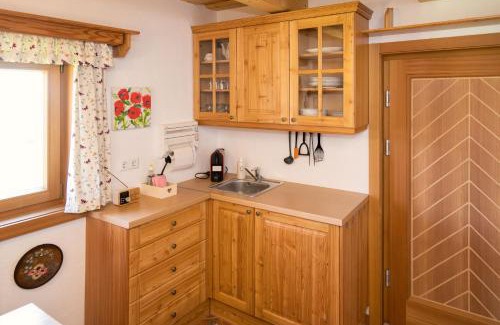 Eberau House | Inviting Kellerstöckl Postrumer: Family and Pet Friendly Stay