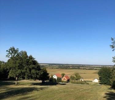 Eberau House | Inviting Kellerstöckl Postrumer: Family and Pet Friendly Stay