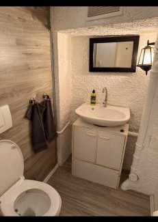 Recklinghausen Apartment | Cozy Kellerwohnung with Sauna for Two - Rated 8.8