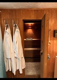 Recklinghausen Apartment | Cozy Kellerwohnung with Sauna for Two - Rated 8.8