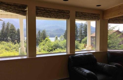 Juneau House | Kelli Creek Cottage - REDUCED PRICE ON TOURS