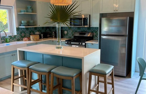 Dunmore Town House | Unforgettable Kelly Krest: Beachfront Bliss & Ocean Views