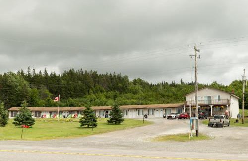 Boularderie East Hotel | Cozy Kelly's View Motel: Oceanfront Bliss with Spa & Dining