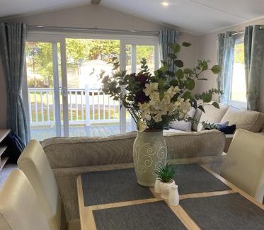 Clacton-on-Sea House | Pet-Friendly 2-Bedroom Caravan at KellysHolidayHomes