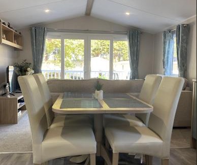 Clacton-on-Sea House | Pet-Friendly 2-Bedroom Caravan at KellysHolidayHomes
