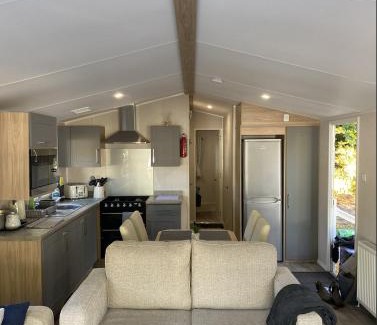 Clacton-on-Sea House | Pet-Friendly 2-Bedroom Caravan at KellysHolidayHomes