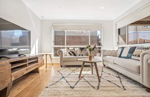 Kellyville House | Comfortable Kellyville Villa with Yard & Free Parking