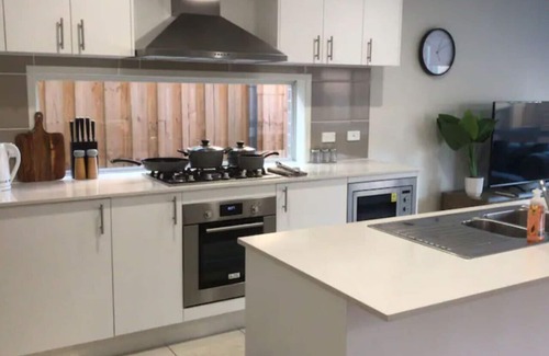 Kellyville House | Comfortable Kellyville Villa with Yard & Free Parking