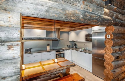 Pyhatunturi House | Relaxing Retreat at Kelohippu 2 with Lake View & Spa