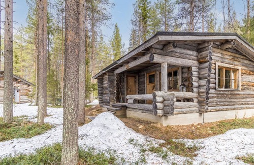 Pelkosenniemi House | Relaxing Retreat at Kelomökki 1 with Spa and Lake Views