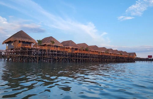 Tanjung Pinang Villa | Discover Kelong Pancing Madu Tiga: Family-Friendly Retreat