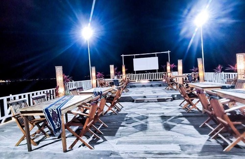 Tanjung Pinang Villa | Discover Kelong Pancing Madu Tiga: Family-Friendly Retreat