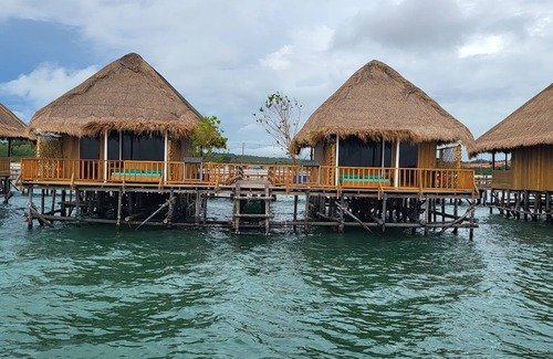 Tanjung Pinang Villa | Discover Kelong Pancing Madu Tiga: Family-Friendly Retreat
