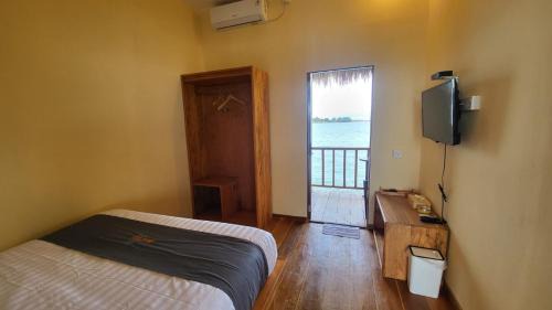 Tanjung Pinang Resort | Top-Rated Kelong Pancing Madu Tiga with Family-Friendly Dining