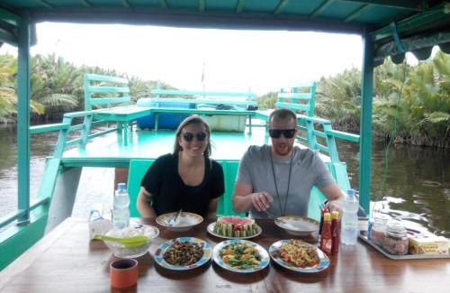 Kumai Boat Rental | Discover Kelotok Orangutan Tanjung Puting: Family-Friendly Stay