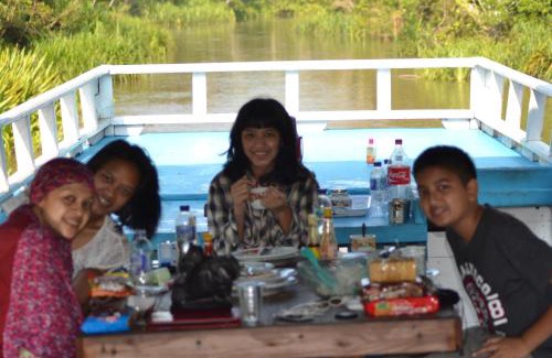 Kumai Boat Rental | Discover Kelotok Orangutan Tanjung Puting: Family-Friendly Stay