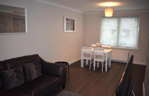 Larbert Apartment | Stylish Kelpies Serviced Apartments - Family-Friendly Stay