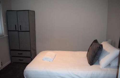 Larbert Apartment | Stylish Kelpies Serviced Apartments - Family-Friendly Stay