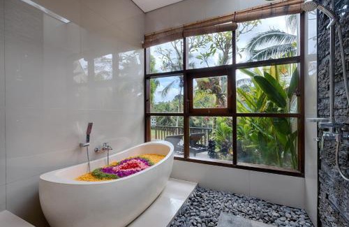 Keliki Villa | Kelusa Hill: Family-Friendly Getaway with Pool Access