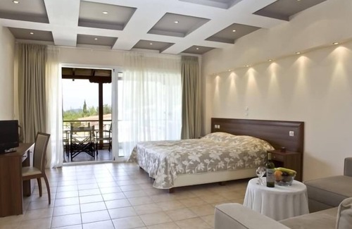 Neos Marmaras Hotel | Relaxing Kelyfos Hotel Bungalows with Ocean View & Spa
