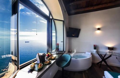 Raito House | Discover Kemì Luxury Suites: 4-Star Oceanfront Retreat
