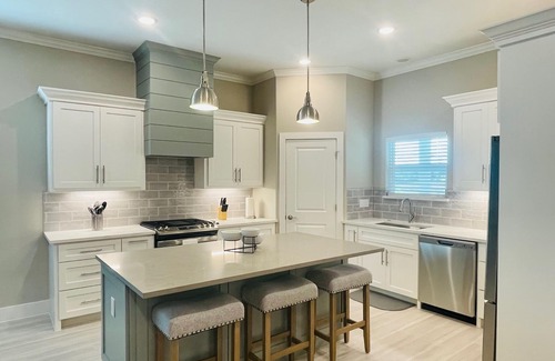 League City House | Kemah Delight: Family-Friendly Stay with Perfect Reviews!