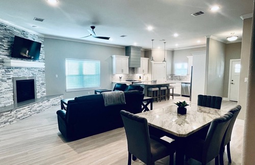 League City House | Kemah Delight: Family-Friendly Stay with Perfect Reviews!