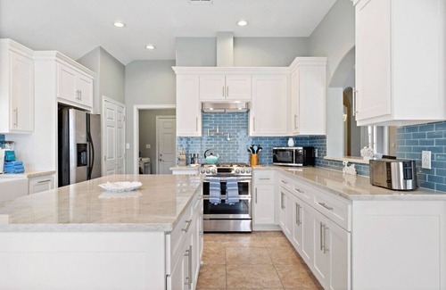 Clear Lake Shores House | Pool Paradise in Kemah - Steps from Cien Park & Boardwalk